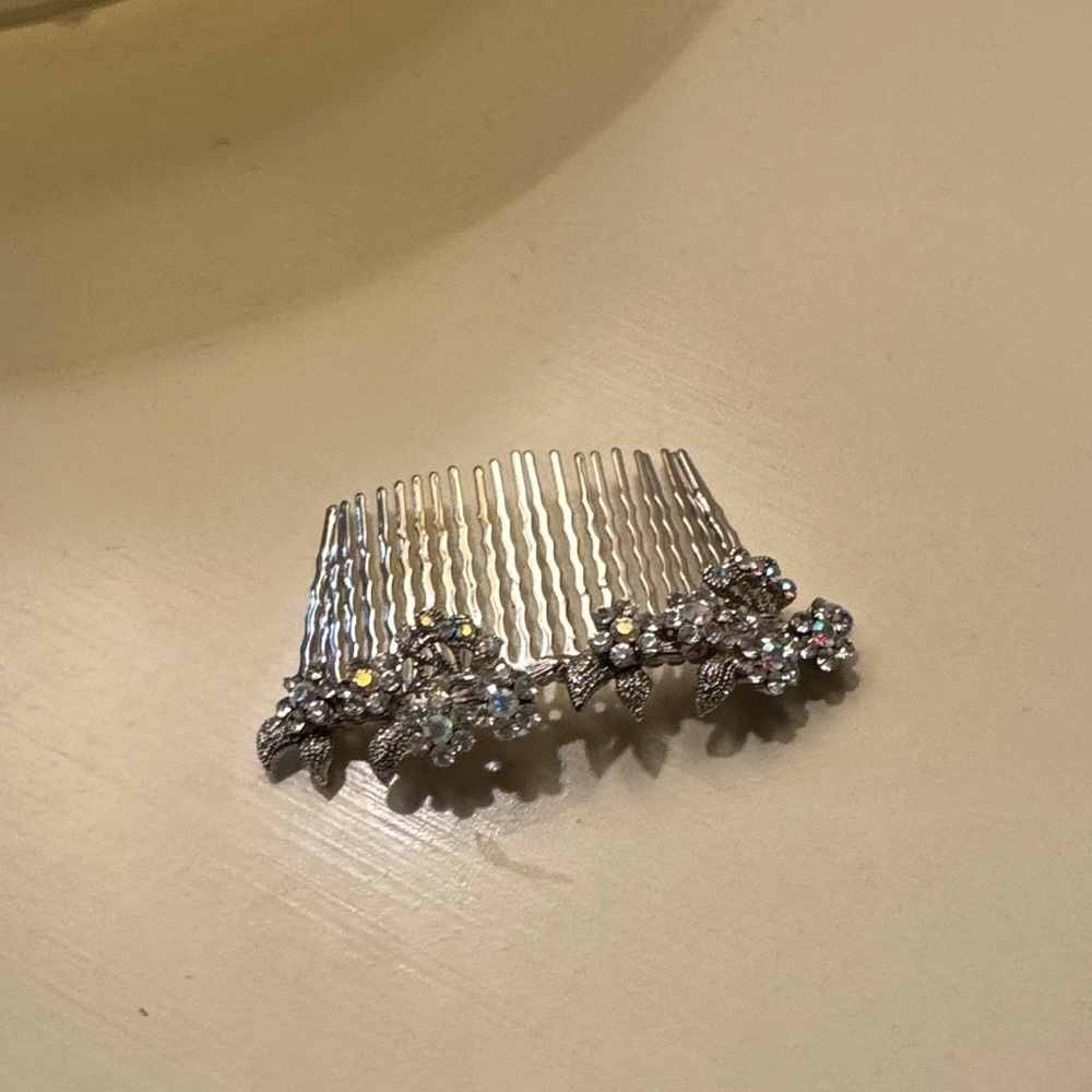 Elegant Silver Floral Hair Comb